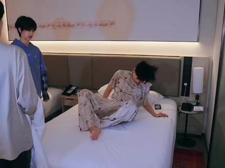 经典叫早环节 小吉米和师兄好熟啊#陈浚铭 #余宇涵 #TF三代 #TF四代