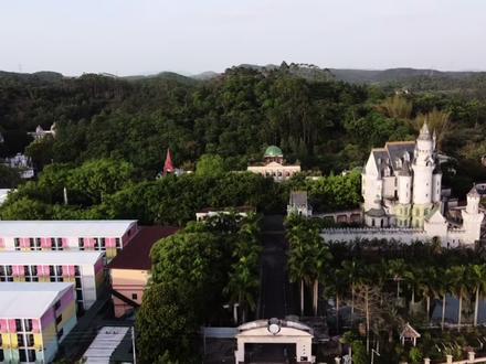 废弃摄影基地里面惊现大量物品