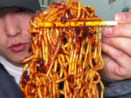 阳泉这种爆辣炒面皮炒蛋蛋面,我一个人吃了两碗 #阳泉 #阳泉美食 #炒面皮 #担担面