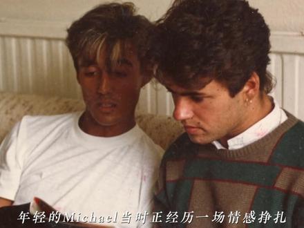 他写出红了40年的圣诞歌曲,却在圣诞夜去世!背后有哪些故事? 这首歌,每年平安夜圣诞节会准时在全世界各地响起,但歌里唱的却是令人心碎的爱情故事。它的原唱,正是40年前第一支到中国演出的欧美乐队。40年后,这首老歌登顶Billboard(公告牌)200全球排行榜榜首,它背后有哪些你不知道的往事?这首歌词伤感旋律轻快的圣诞歌曲为什么能红遍全球40年?
我是三杯,今天让我们聊聊 George Michael&wham!(威猛乐队)最著名的圣诞神曲last Christmas
#圣诞节 #经典老歌 #lastchristmas #2025影娱年终大赏 #2025年度影娱漫谈