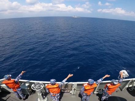 中国印尼海军举行海上联合演练。