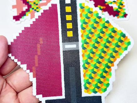 拼豆裸眼3D?义勇羽织+锖义文字一次拥有✨
谁懂啊!用拼豆做出了义勇羽织的裸眼3D立体效果 ,还做了鬼灭锖义文字拼豆,一次拥有双份快乐!
拼豆几何烫原创@胡涂DIY·手作·陶艺·团建
义勇羽织图纸🍠@不给看成品就捣蛋(点赞=被🈲研了)
锖义文字图纸@笑猪拼豆 💚💛💚💛
#拼豆 #我染上了拼豆 #手工 #鬼灭之刃 #锖义