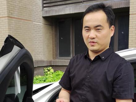 奔驰玻璃升降开关四个按键全部都断了,换按键简单省事,安装教程讲得明明白白,剩下一千多,它不香吗?