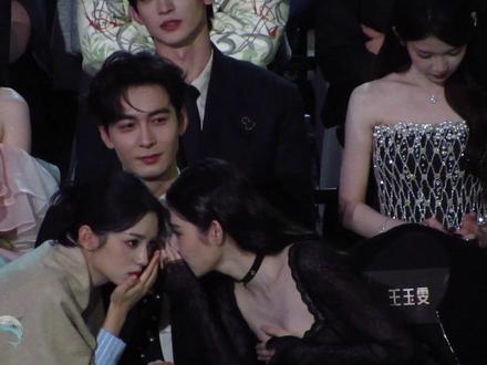 周也王玉雯你俩真的不把陈星旭当外人哈哈哈哈
在对面看的笑死我了#星光大赏#陈星旭 #王玉雯 #周也