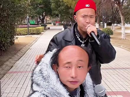 爸爸的爸爸叫什么、爸爸的妈妈叫什么…
興仔X雕哥《一加一等于几》的无限可能,雕哥外套应该挺贵的,吊牌都没舍得拆,实在人!
#興仔 #一加一等于几 #说唱 #西海岸 #座山雕