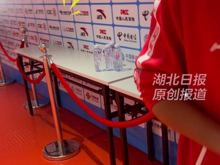 五届全运会,从霜妹到霜姐!11月8日,“五届元老”王霜、吕悦云共助湖北女足晋级十五运八强。(记者/剪辑:胡雨薇 编发:李坤)