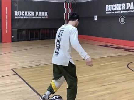 #篮球篮球篮球篮球篮球篮球篮球 教你四种帅气起球方式,慢动作简单易学(球可以打不好但一定要帅)