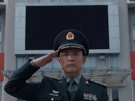 为何军人军装的胸前,都会挂一堆彩色方块?#军人#军装#科普一下#大国崛起#涨知识