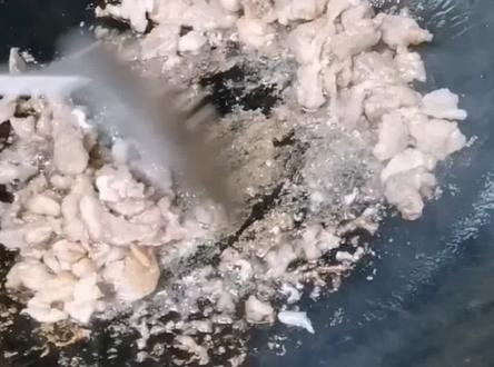 炒肉丝油温怎么算 6d7f523cf49df3e810da42531cc38fcf~tplv-dy-resize-origshort-autoq-75:330.jpeg?x-expires=2022051600&x-signature=fpk6g5BWNkgbTKcGtvgh7GbiDpI%3D&from=3213915784&s=PackSourceEnum_AWEME_DETAIL&se=false&sc=cover&biz_tag=pcweb_cover&l=20240131173459DB4E69F666C28300174E