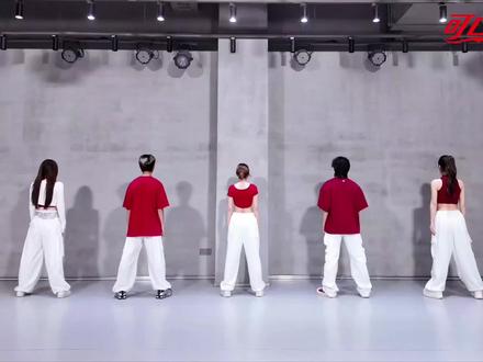 「宁」的全新FIFA世界杯「可口可乐」主题曲《JUMP》,大家都学会了吗?
我已经会跳了!
练习室舞蹈大公开!一起加入,边唱边跳迎接这个激动人心的夏天~敢不敢来Cha?
#此刻举杯为我们的FIFA世界杯
#看FIFA世界杯就喝可口可乐
#刘宇宁献唱FIFA世界杯可口可乐主题曲