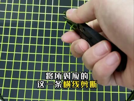 拍线断了这样剪#羽毛球拍 #体育用品 #羽毛球装备 #值得信赖的品质 #羽毛球教学