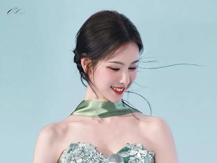 女神,我刚才在法国排队有人挤我! #陈都灵 #女性力量 #颜值