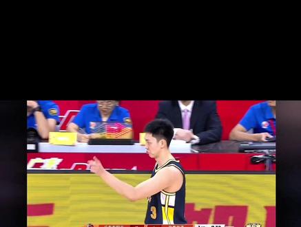 杀疯了!胡明轩5中4狂砍10分2助,广东首节29-29硬刚北京#cba季后赛G2广东主场vs北京#胡明轩超神
