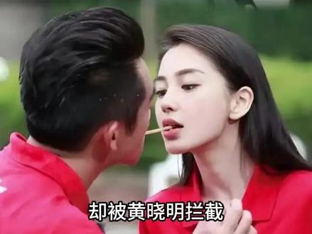 在黄晓明与Angelababy的婚礼上,郑恺带着当时的正牌女友程晓玥一同参加,二人状态不像情侣那般亲密。在Angelababy婚礼后不久,郑恺就和程晓玥分了手#郑恺 #杨颖