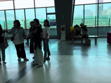 如何在韩国乘坐高铁?韩国KTX高铁全体验 附购票及乘坐攻略
一起和我来一次认真的"釜山行"吧#韩国旅游 #韩国ktx高速列车 #韩国高铁 #韩国生活 #韩国旅游种草