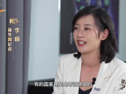 #江门中微子实验首个物理成果发布 什么?!科学家正在地下700米捉“鬼”?但这个“鬼”,不是你想的那个鬼,而是被称为“幽灵粒子”的中微子。它几乎无处不在,每秒有3亿亿个太阳中微子穿过每个人的身体,我们却丝毫感觉不到。科学家抓中微子,究竟是要干什么?《大国总师》对话江门中微子实验(JUNO)首席科学家王贻芳,听他讲讲中微子。#新华访谈 #媒体精选计划