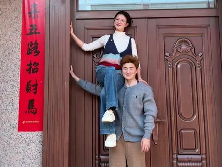 算了,跟你们没有弟弟的说不清楚#和弟弟拍坐肩照 #扛肩拍照 #热门姐弟 #骑肩膀挑战