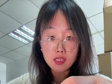 #与辉同行山东行 吃货的眼睛和心终于到了一个频道上,喜欢的统统拿下。来自大山东的酥煎饼,超多的坚果碎,解馋充饥都可以#野风酥煎饼 #山东煎饼 #酥煎饼 #山东美好推荐官