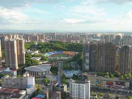 让墙绘“说话”,让城市“起舞”。永州,正在用色彩重新定义一座城市的表情。
#湘超 #湘超永州 #墙绘 #永州市体育场 #绘画