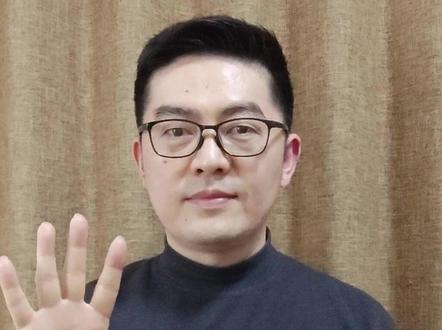 ✅四上期末必看💯《写信》独特角度拿高分 小学语文四年级上册第七单元习作《写信》,还在愁孩子不知道写给谁、写什么吗?别慌!这条视频2分钟讲透写作技巧,结尾附完整范文直接抄~ 这次不写爸妈老师,选校门口书店老板这个“熟悉的陌生人”,角度新颖不撞款!再教孩子用细节描写把小事写生动,格式也帮大家梳理清楚了,赶紧收藏让娃练起来!#四年级语文 #四年级作文 #四年级上册语文 #同步作文 #写信