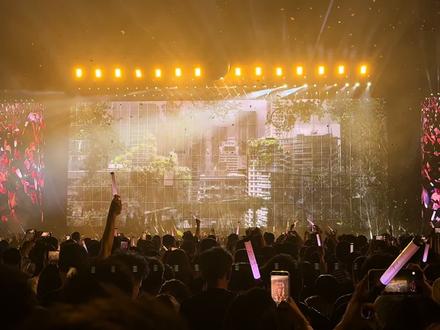 唱完转身就走,沒有再见,就像我們青春一样,一去不回头,走的比威化还要干脆!#演唱会打卡 #谢霆锋