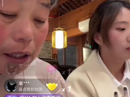 大美妈妈和妹妹云南街边品美食#罗大美 #大美妹妹 #大美妈妈 #街边小吃 #dou+小助手