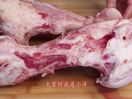 炖牛骨汤,记住不要直接炖,诀窍告诉你,牛骨汤浓鲜美,不腥不膻