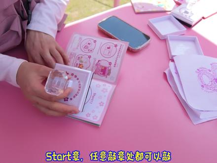 【宝可梦】Pokemon宝可梦花径漫游攻略+Vlog 4.26 Pokemon宝可梦花径漫游中山公园主题(需预约)+外场各商场宝可梦快闪/慢闪打卡
5个场地打卡敲章,收集 11 枚限定印章,成为训练家的一天。
11枚印章分布6个场地分别为:
(注:南丰城4.30才开始,4.24-4.29时敲章在中山公园暴鲤龙处,别遗漏)
STAR章1枚--任意敲章处都可以敲
中山公园主会场五枚(需预约):
花疗环环,内场簪花旁边1枚
裙儿小姐,内场地平线右边旁1枚
妙蛙花,内场三十周年站台左边1枚
花蓓蓓,内场快闪店左边1枚
含羞苞,内场入口进来处1枚
外场五枚:
百合根娃娃--中山公园龙之梦三楼官方道馆门口1枚
美丽花--江苏路地铁站6号口门口1枚
毒蔷薇--中山公园暴鲤龙处(24-29号),虹桥南丰城1楼中庭(30号之后)1枚
罗丝雷朵--百联西郊1楼中庭1枚
樱花儿--上海荟聚地下LG1层1枚
凑齐5枚可以换透卡,凑齐11枚(不预约无法凑齐)可以换金属徽章.
主包的路线是:地铁2号线江苏路下来6号口敲STAR章+美丽花
→乘2号线1站路到中山公园龙之梦道馆敲百合根娃娃.
→走到中山公园内场(需预约)敲花疗环环+裙儿小姐+妙蛙花+花蓓蓓+含羞苞
→出内场暴鲤龙处敲毒蔷薇(临时点至4.29)
→中山公园坐54路至百联西郊(下车点就是百联门口)
→共享单车骑到上海荟聚(10分钟路程).
2026.4.26 Pocket 3 拍摄于中山公园+龙之梦+百联西郊+上海荟聚+地铁2号线江苏路
#春日去班味必买 #宝可梦花径漫游 #宝可梦 #Pokemon #中山公园