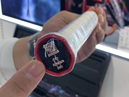 雷霆90参数杠杠的,有喜欢进攻的朋友们!来吧、雷霆90龙腾、让你一击必杀!骆建佑同款!中杆硬弹!超细!#羽毛球装备 #羽毛球拍挥重 #李宁羽毛球 #羽球大国超 #李宁羽球新品