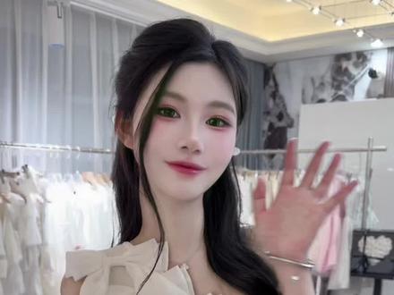 杭州超一线顶美最优穿搭分享~超绝的白小纯风格来喽 简直太爱了 #女装店主实拍 #vlog日常 #穿搭 #沉浸式 #服装搭配