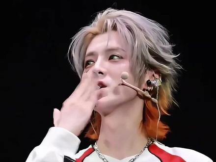 陈赫在西双版纳给女儿买礼物,为何却让鹿晗付钱?一句“干女儿”道破神仙友谊的含金量#陈赫女儿是鹿晗干女儿 #不敢想鹿晗有了女儿会疼成什么样 #鹿晗 #内容启发搜索 #影娱热点团