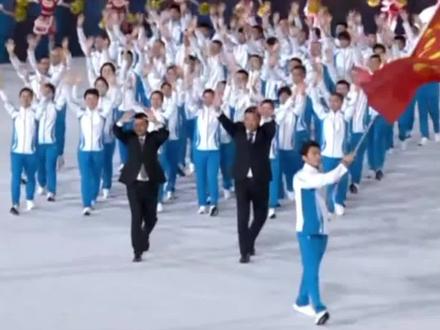 粤港澳全运会今晚开幕浙江代表团伴随《茉莉花》入场旗手是徐嘉余,参赛规模创下历史纪录824名运动员将参与28个大项43个分项的角逐,年龄跨度从10岁到52岁,徐嘉余:当旗手对我来说还挺特殊的。#2025全运会 #媒体精选计划 #徐嘉余