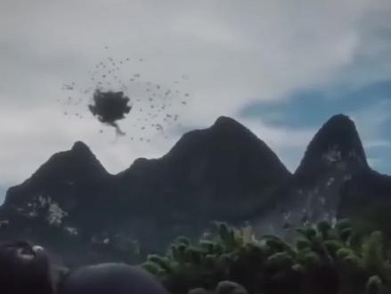 男子在台风户外拍摄时,竟意外拍到某种巨物现身?(结尾解释) #奇闻异事 #虚拟故事