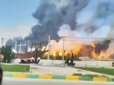 #凤凰记者现场报道 伊朗对以色列境内猛烈打击 致以方伤亡人数上升 以民众称或将适应在导弹袭击下生活#伊朗 #以色列 #伤亡