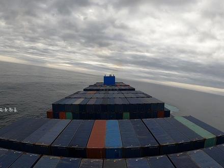 船长紧张了!在这片海域,船长为什么不敢停船? #360行在抖音 #我的职业体验 #科普知识 #涨知识了