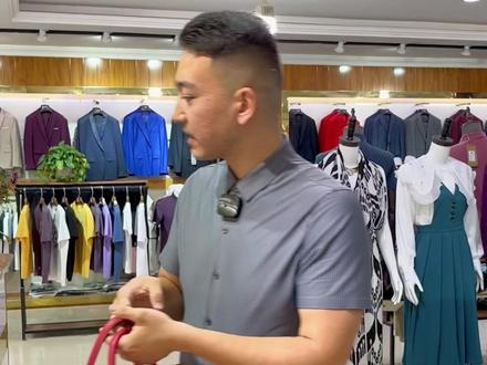 我来了,女生穿西装也很帅@DOU+小助手 #创作灵感 #面料柔软舒适 #谁穿谁好看 #高级感穿搭 #显瘦显高显气质