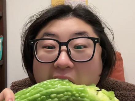 #记录真实生活 生吃苦瓜初体验#苦瓜 #日常vlog #美食