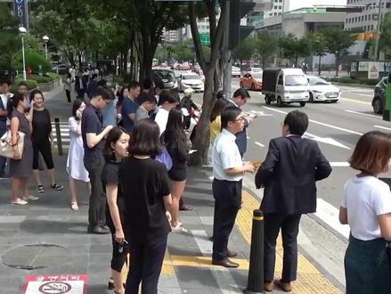 #日本 #女孩 #书包 女子将日本投降书印在布包上