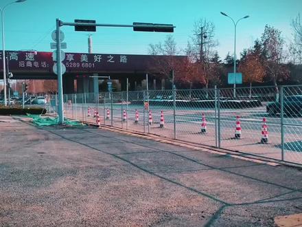 长清凤凰山路有望年底全线贯通!连接大学城与中川湾,路网全面建设升级中,激活产城融合新动能!#长清 @长清微社区 #城市更新进行时 #创作者中心 #创作灵感 #长清发展