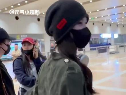 陈都灵、喻言、李一桐,至此,不再依赖姐姐系列终于迎来了最权威的主人。 #陈都灵 #喻言 #李一桐 #不再依赖姐姐算长大吗 #恋姐