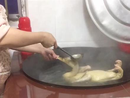 拜神时鸡鸭头部会歪的看过来😊,来给鸡鸭定个型😂😂。#鸭子 #年味 #普宁