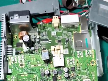 #长安锐程CC中控屏拆解教程 #锐程CC卡标重启不开机#汽车电子 #技术分享 #芯片级维修 #专业的事交给专业的人