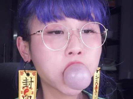 到底吃多少块泡泡糖能吹出脸一样大的泡泡?#零食 #泡泡糖 #谁还没个隐藏技能