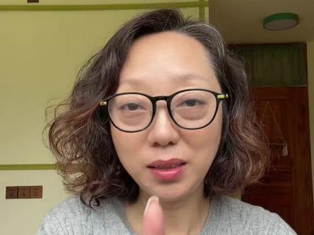 豆包第一集|下载和注册 中老年学Ai 不用愁
您跟着我点,一遍就能会。
第一步:打开手机应用商店
咱们先找到手机上的应用商店,点开它。
第二步:在最上面搜索「豆包」
点最上面的搜索框,输入豆包两个字。
第三步:点安装,等待下载完成
搜索出来第一个就是,咱们点安装,
等着它下载完,变成打开。
第四步:打开豆包,用手机号登录
下载好,点打开。
第一次用,会让咱们登录,
只用输入手机号,收一条验证码,
填进去,点下一步,就登录成功了。
关注北京蕊姐,专教中老年人学手机、学AI。
下期咱们学习如何用豆包编辑唯美朋友圈文案!
#中老年 #学AI #豆包 #学手机 #中老年生活