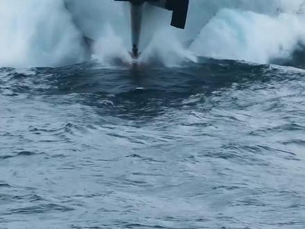 菲律宾太怂了,看到中国海军055万吨大驱冲过来,直接从黄岩岛跑了#抖音精选 #硬核深度计划