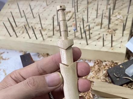 #桃木剑 #剑鞘制作 桃木剑制作教程,看看能不能帮到大家,都是一些雕刻桃木剑剑鞘时遇到的问题