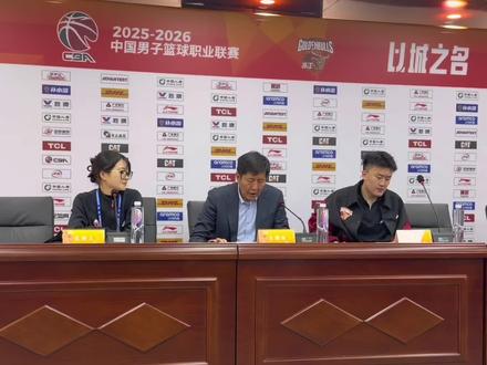 丁伟:“拿下比赛不容易,球队开局三连败,理解球迷的想法和心声,向球迷道歉~”
#CBA #浙江稠州金租男篮 #丁伟