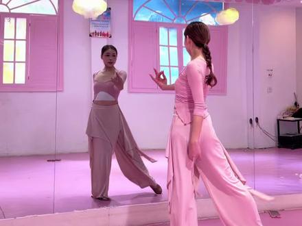 春天来了,赶快收藏学起来#咏春舞蹈挑战 #咏春舞蹈教学 #背面教学 #零基础学舞蹈