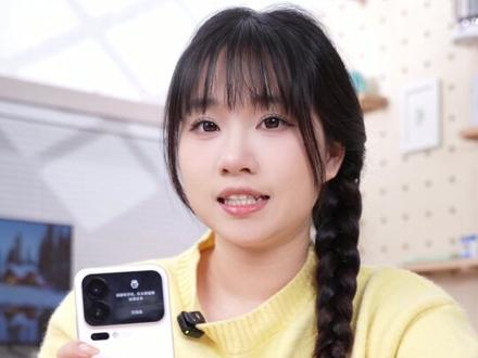 正面基础,背面就不基础,小米17Pro背屏新玩法 #小米17pro #背屏 #方糖 #电子宠物 #后摄像头自拍