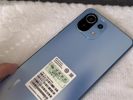 小米11青春版8+256 ,搭载骁龙780G处理器,5g全网通!90hz'三星AMOLED屏,显示清晰明亮。全功能nfc,后置超广角微距电影镜头,6400w像素,北斗导航系统,客户刚买的时候2599,现在💰999拿去玩,超薄款!